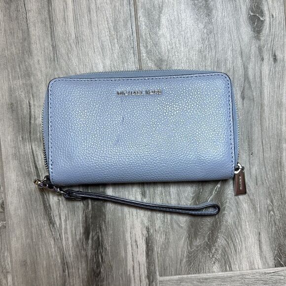Michael Kors Womens Pale Ocean Blue Pebbled Continental Leather Wristlet Wallet - Picture 1 of 8